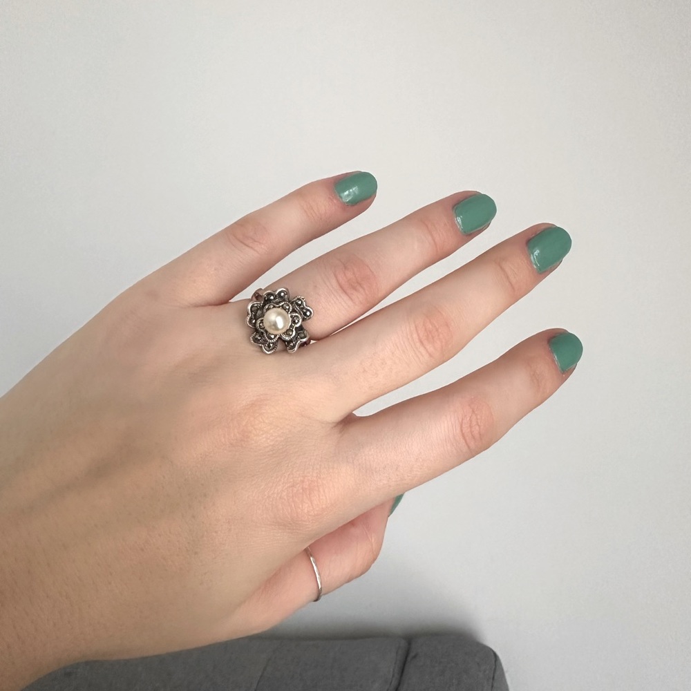 Marcasites and genuine pearl sterling ring